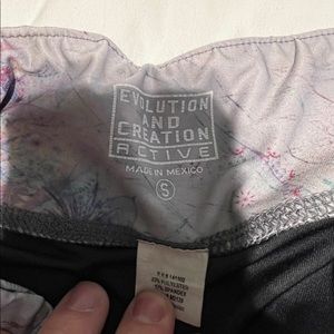 Evolution and creativity capri leggings